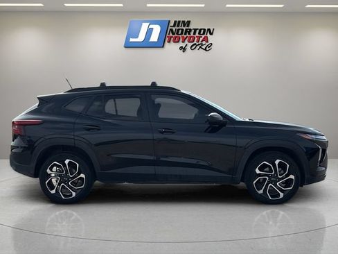 Used 2025 Chevrolet Trax RS w/ Sunroof Package FWD image 4