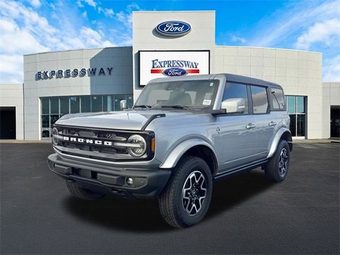 Used 2024 Ford Bronco Outer Banks image 2