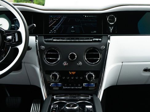 Used 2026 Rolls-Royce Cullinan image 23