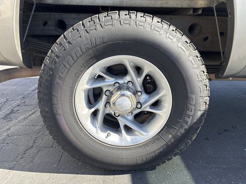 Used 2000 Chevrolet Silverado 2500 LS w/ Firm Ride Suspension Pkg AWD/4WD image 15