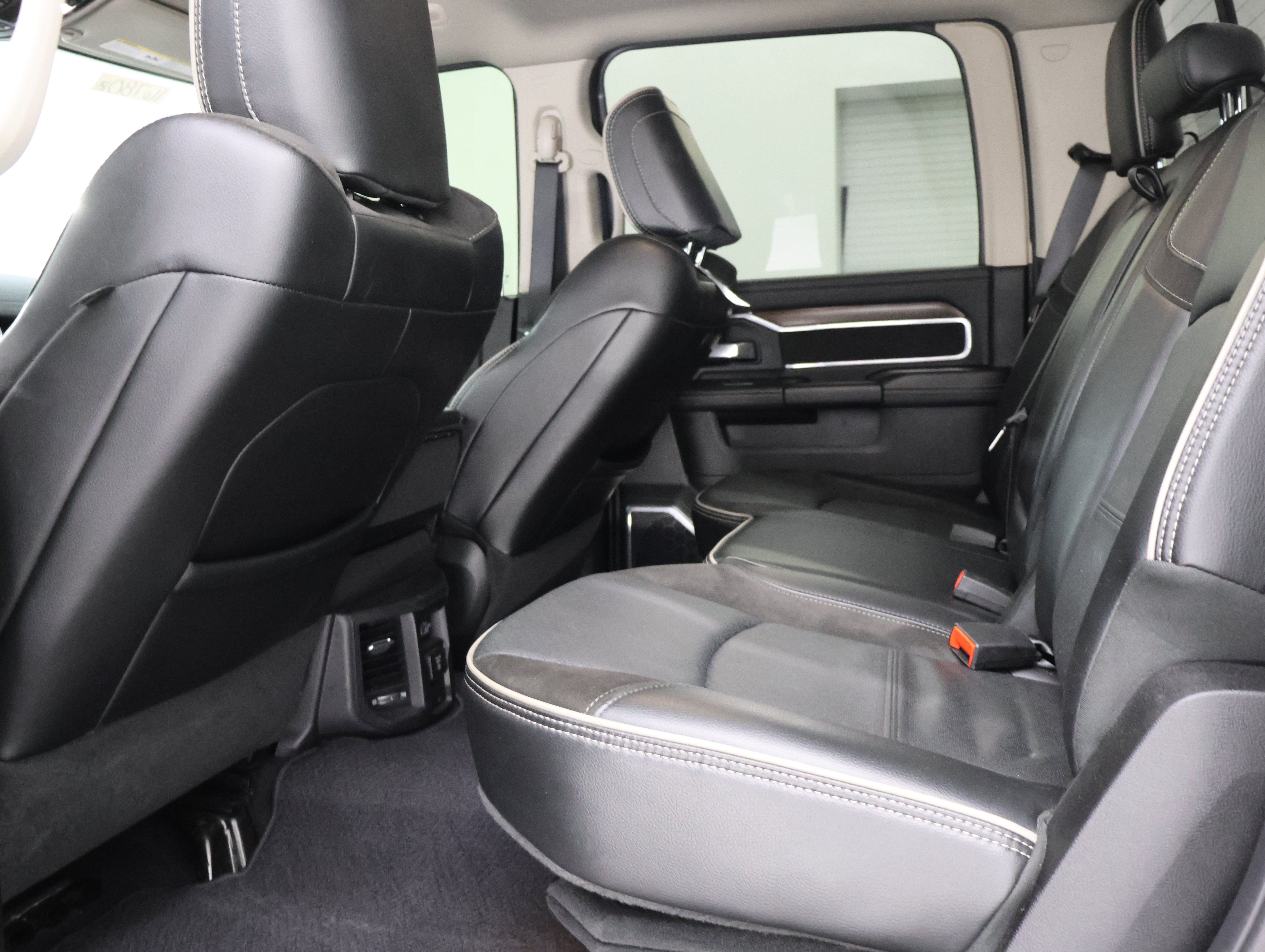 Used 2024 RAM 2500 Laramie AWD/4WD image 9