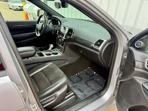 Used 2019 Jeep Grand Cherokee Altitude AWD/4WD image 21