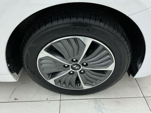 Used 2021 Hyundai Ioniq SE FWD image 45