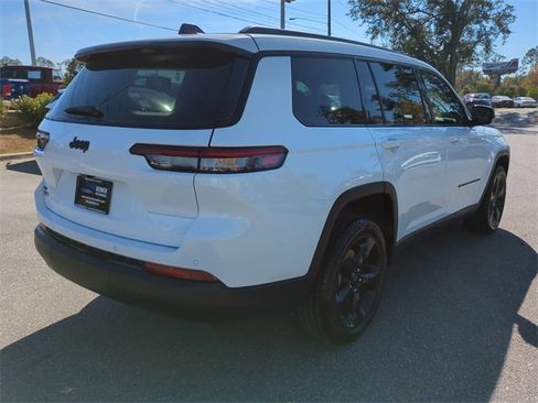 Used 2022 Jeep Grand Cherokee L Laredo image 5