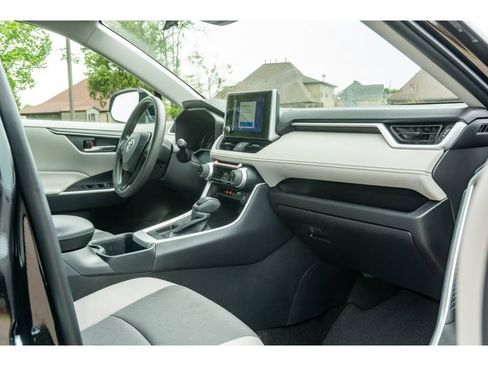 Used 2024 Toyota RAV4 XLE w/ Convenience Package FWD image 19
