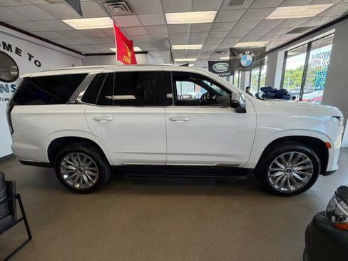 Used 2023 Cadillac Escalade Premium Luxury AWD/4WD image 12