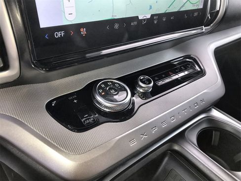 New 2025 Ford Expedition Active image 19