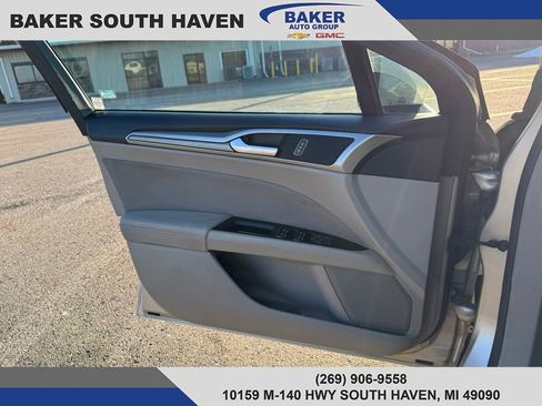 Used 2017 Ford Fusion SE image 19