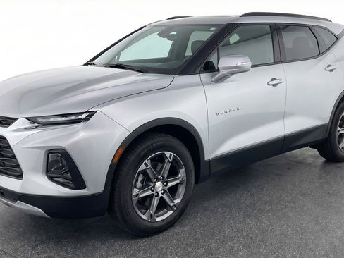 Used 2025 Chevrolet Blazer LT image 3