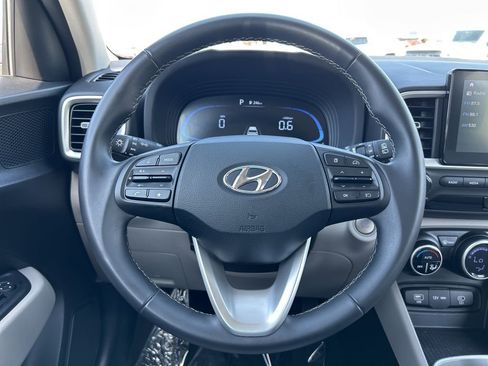 Used 2025 Hyundai Venue SEL FWD image 13