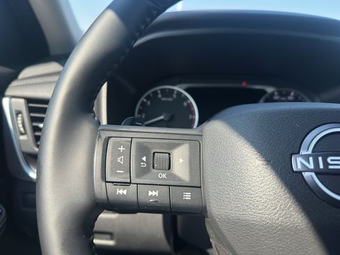 Used 2025 Nissan Rogue SV w/ SV Premium Package AWD/4WD image 21