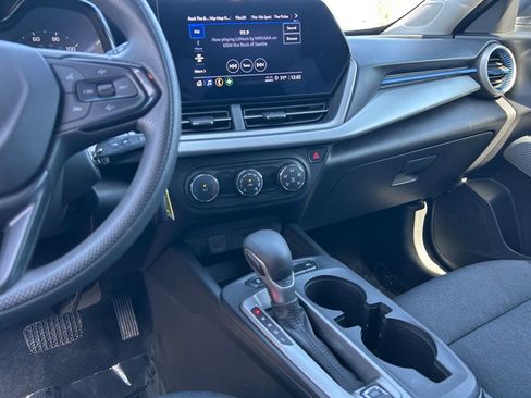 Used 2025 Chevrolet Trax LS FWD image 20
