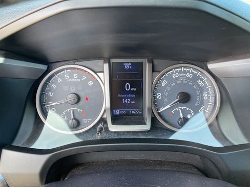 Used 2016 Toyota Tacoma SR5 image 18