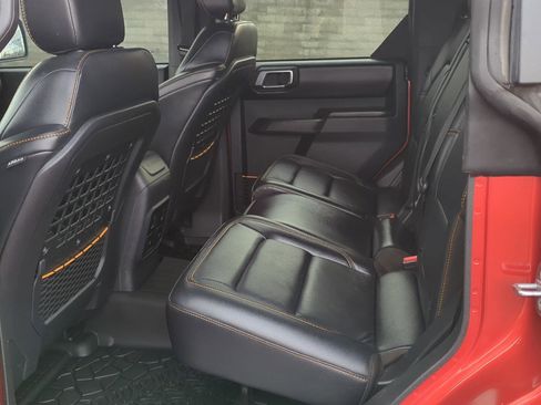Used 2024 Ford Bronco Badlands image 10