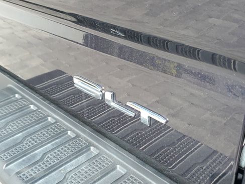 Used 2023 GMC Sierra 1500 SLT w/ SLT Premium Package image 9