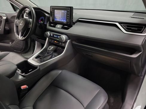 Used 2022 Toyota RAV4 XLE Premium AWD/4WD image 32