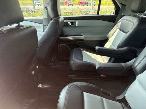 Used 2023 Ford Explorer XLT w/ Equipment Group 202A AWD/4WD image 59