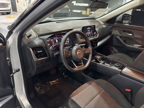 Used 2021 Nissan Rogue SV image 12