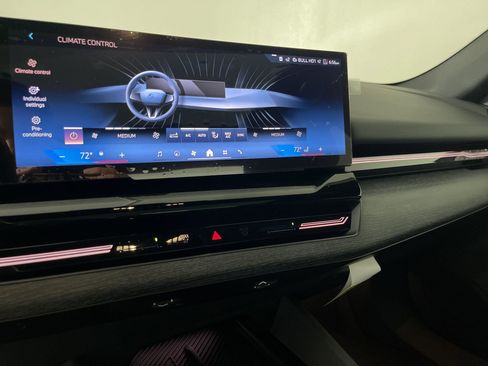 Used 2026 BMW 530i xDrive w/ Executive Package image 28