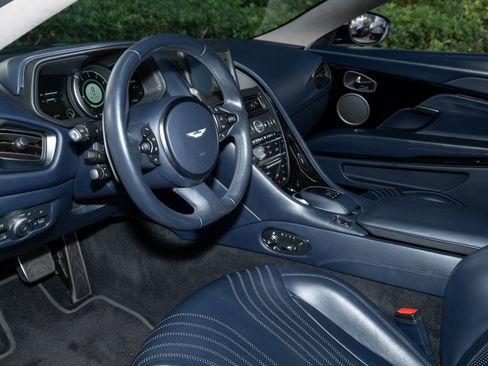 Used 2020 Aston Martin DB11 Coupe image 14