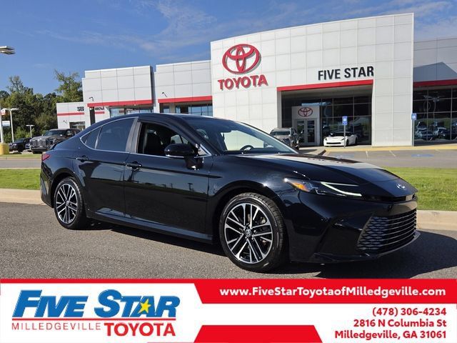 Used 2025 Toyota Camry XLE FWD image 1