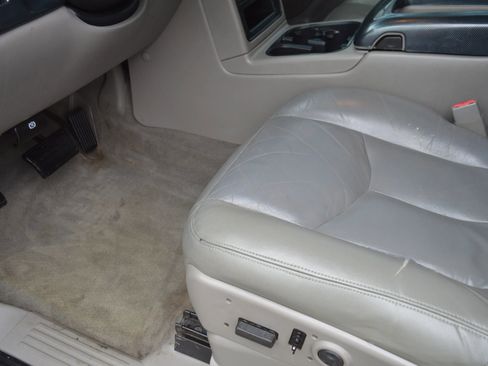 Used 2005 Chevrolet Avalanche Z71 w/ Sun And Sound Package image 11