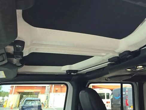 Used 2021 Jeep Wrangler Unlimited Sahara AWD/4WD image 14