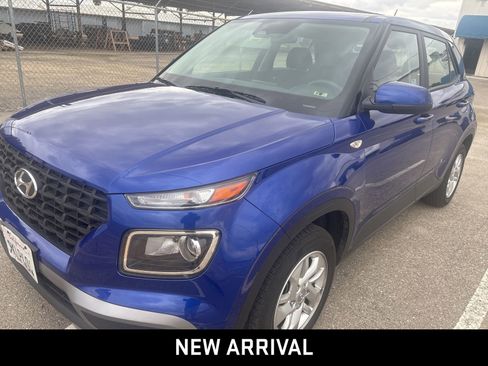 Used 2024 Hyundai Venue SE FWD image 2