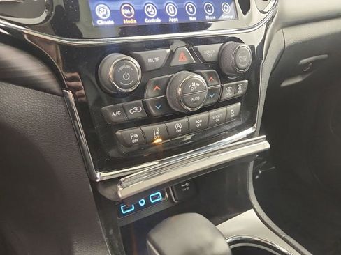 Used 2020 Jeep Grand Cherokee Altitude image 12