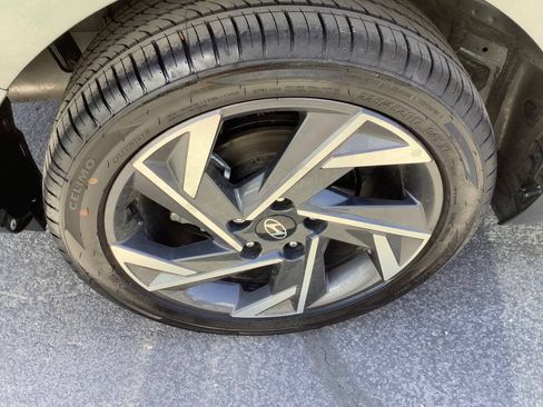 Used 2025 Hyundai Elantra SEL FWD image 22