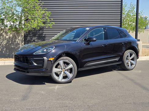Certified 2025 Porsche Macan image 1