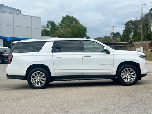 Used 2023 Chevrolet Suburban Premier RWD image 2