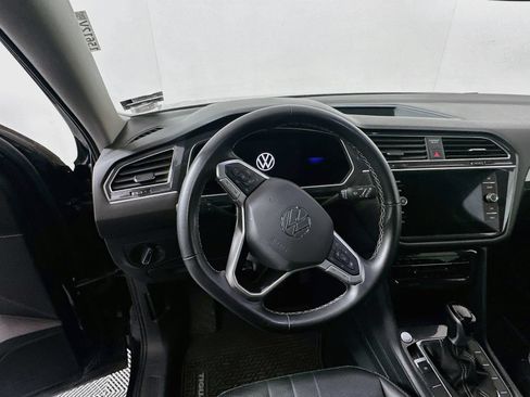 Used 2022 Volkswagen Tiguan SE FWD image 11