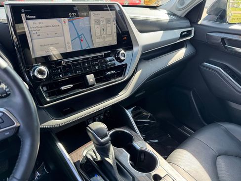 Certified 2020 Toyota Highlander Platinum AWD/4WD image 29