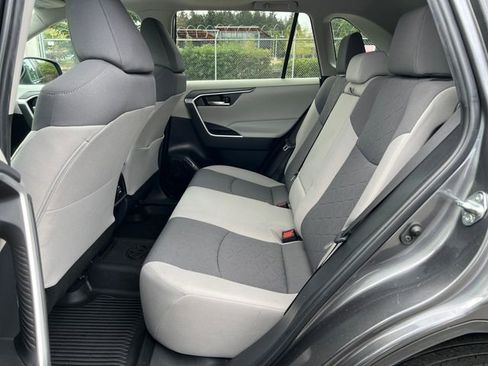 Used 2022 Toyota RAV4 XLE w/ Convenience Package FWD image 14