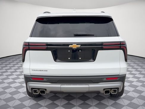 Used 2025 Chevrolet Traverse LT FWD image 11