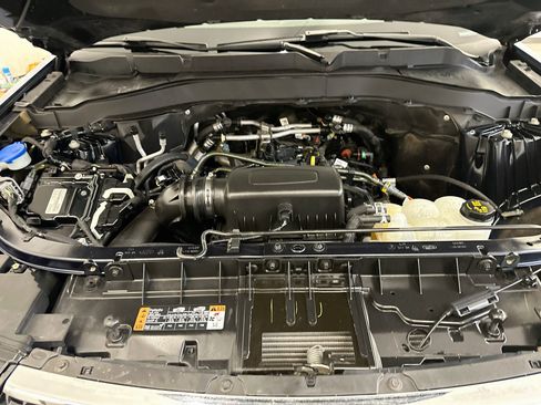 Used 2022 Ford Explorer XLT w/ Equipment Group 202A AWD/4WD image 36