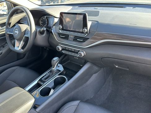 Used 2024 Nissan Altima 2.5 SV image 14