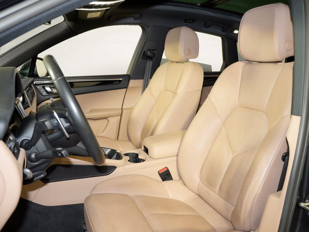 Certified 2023 Porsche Macan AWD/4WD image 5