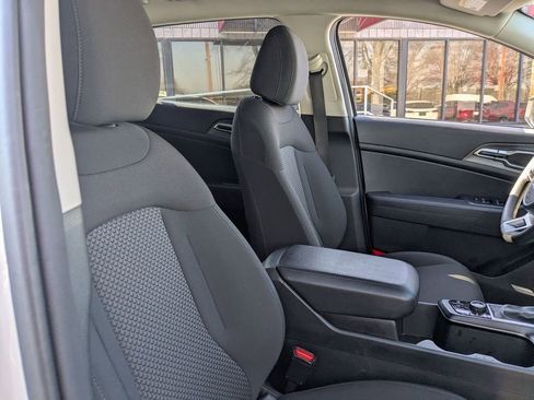 Used 2024 Kia Sportage LX image 32
