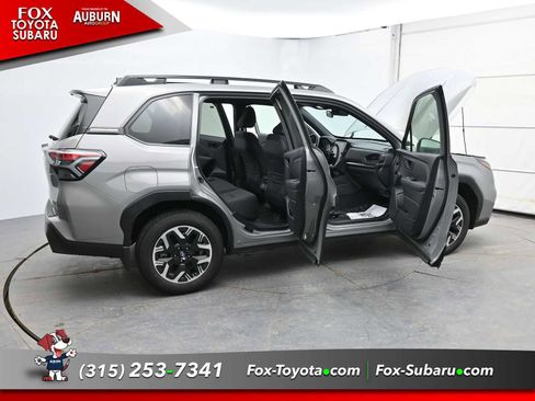 Used 2025 Subaru Forester Premium image 35