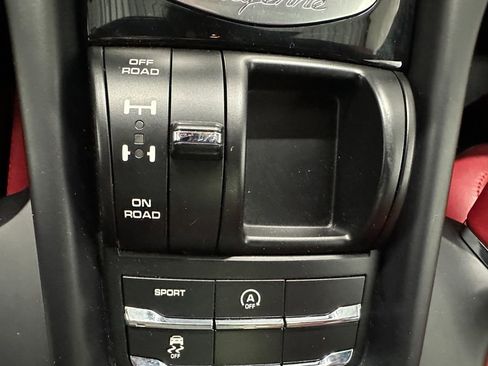Used 2017 Porsche Cayenne Platinum Edition AWD/4WD image 20