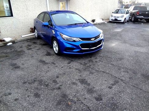 Used 2018 Chevrolet Cruze LT image 1
