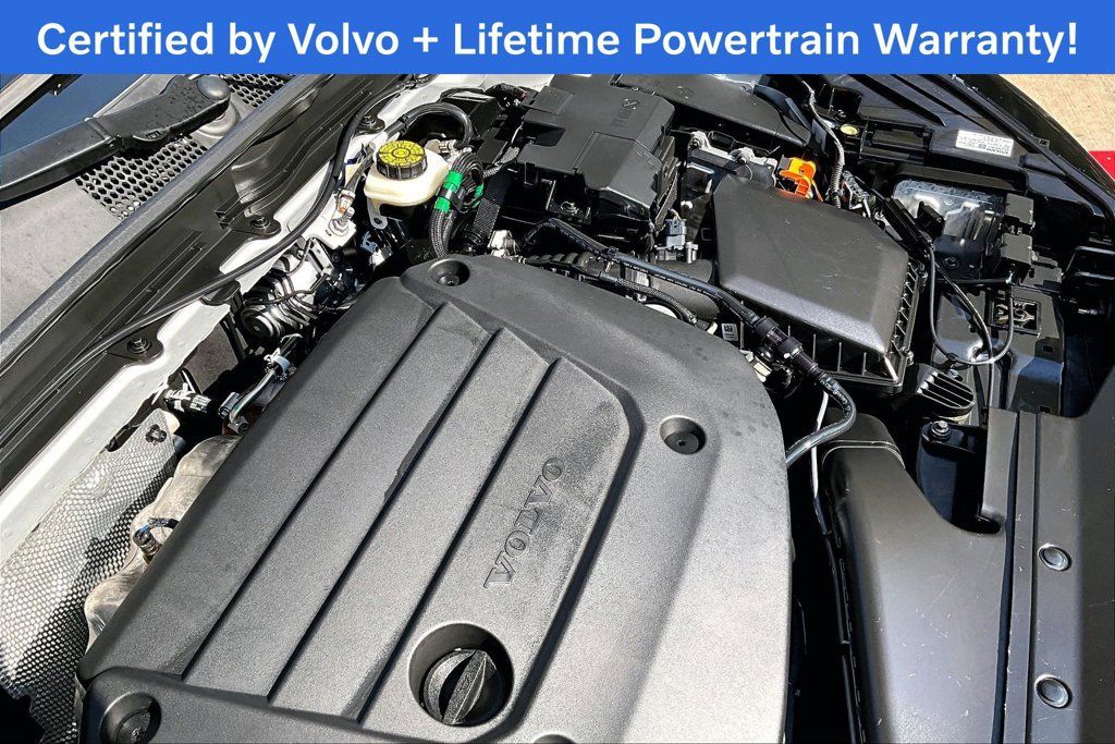 Used 2024 Volvo XC40 B5 Plus AWD/4WD image 44