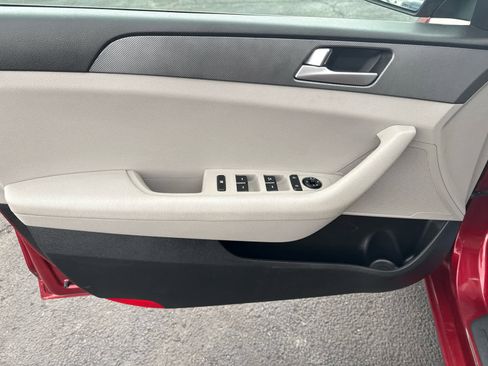 Used 2016 Hyundai Sonata SE w/ Cargo Package FWD image 5