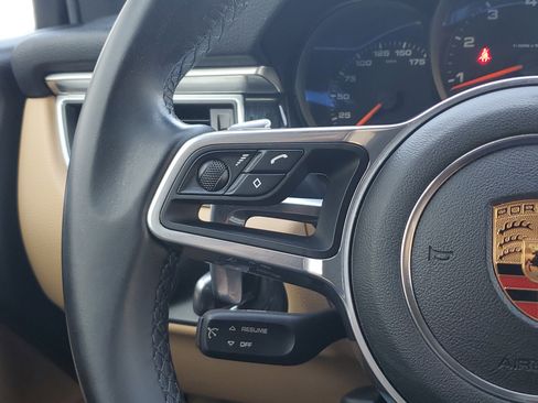 Used 2018 Porsche Macan image 24