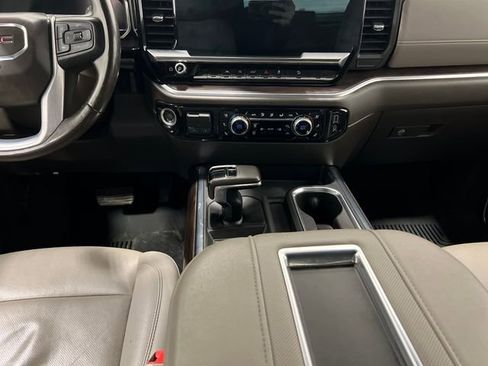 Certified 2022 GMC Sierra 1500 SLT w/ SLT Premium Package image 13