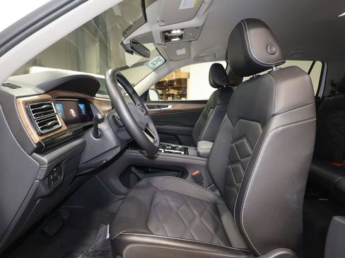 Used 2025 Volkswagen Atlas SE image 21