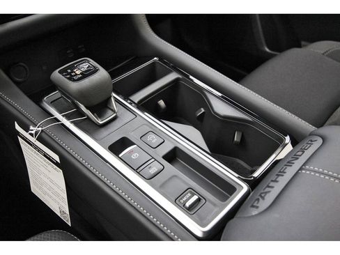 New 2026 Nissan Pathfinder SV w/ SV Premium Package FWD image 27