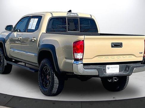 Used 2017 Toyota Tacoma SR5 w/ Tow Package image 7